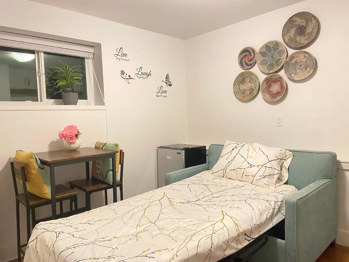 Guest house Newly Renovated Walkout Basement In Vancouver With Separate Entrance