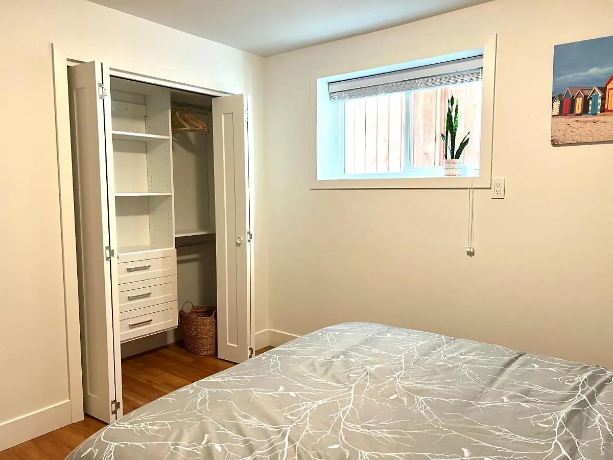 Guest house Newly Renovated Walkout Basement In Vancouver With Separate Entrance
