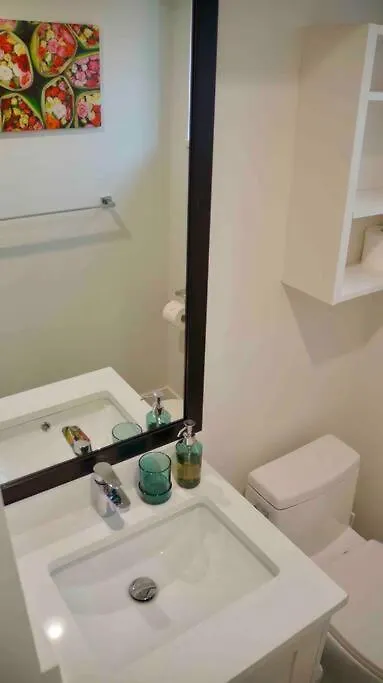 Newly Renovated Walkout Basement In Vancouver With Separate Entrance Guest house
