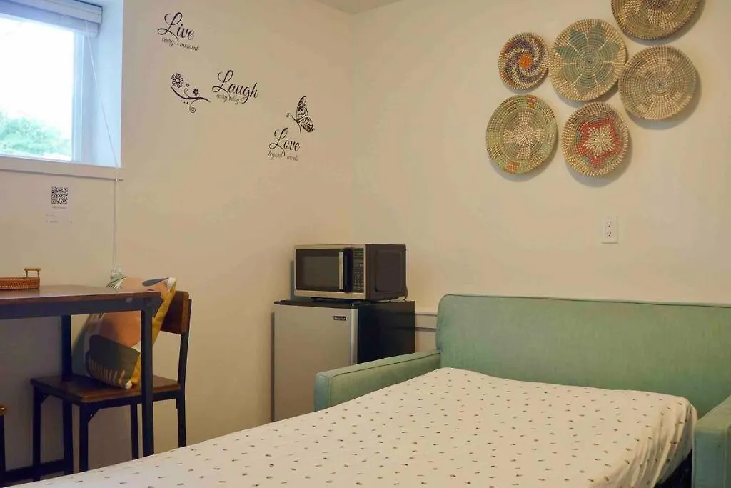 Newly Renovated Walkout Basement In Vancouver With Separate Entrance Guest house