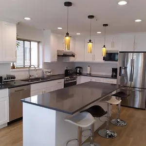 Guest house Convenient To Attractions & Close To Airport, Vancouver